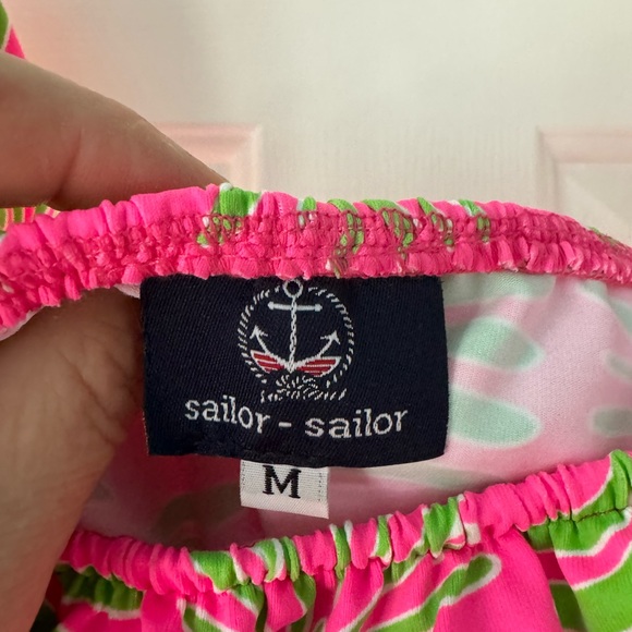 Fun summer top - Picture 3 of 3